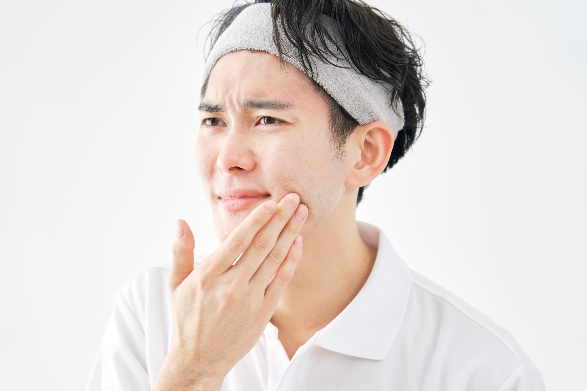 肌で悩んでいる男性